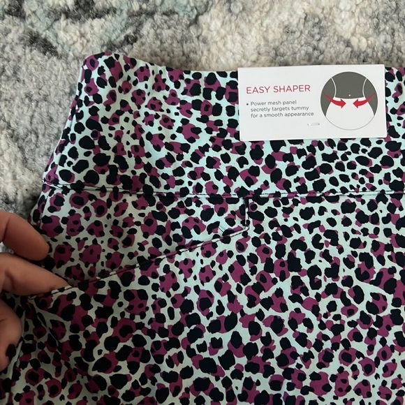 Lady Hagen Women's Sea Animal Golf Skort With Easy Shaper - Picture 3 of 10